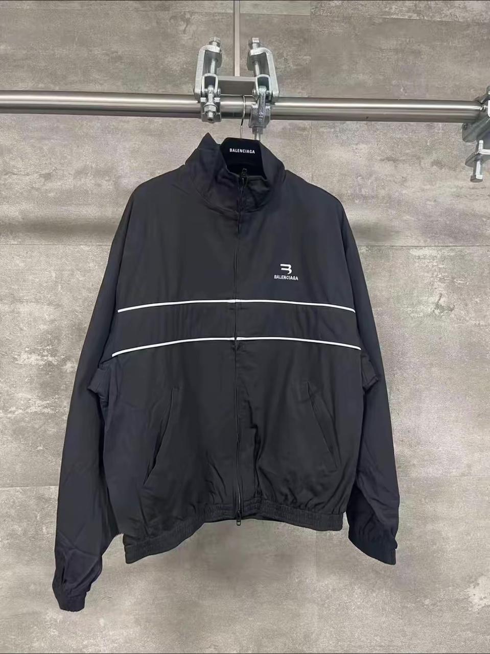 발렌시아가 바람막이