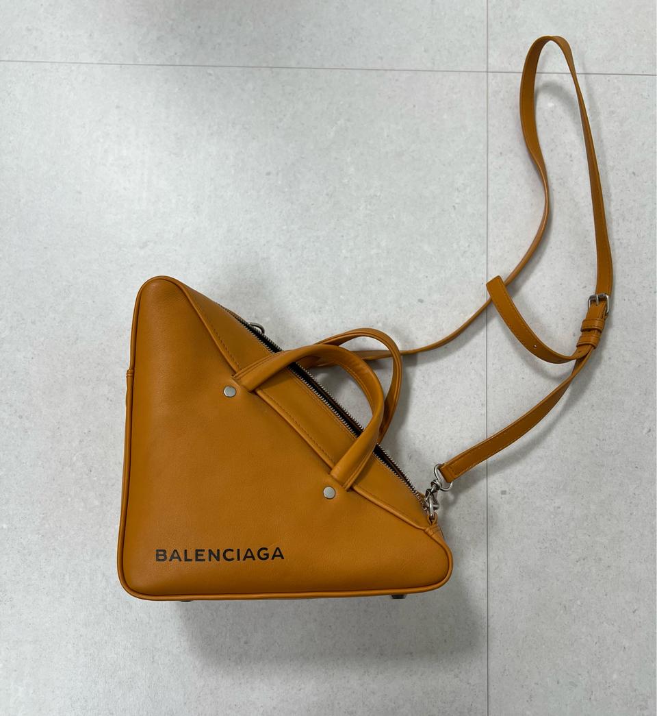 발렌시아가 트라이앵글 백