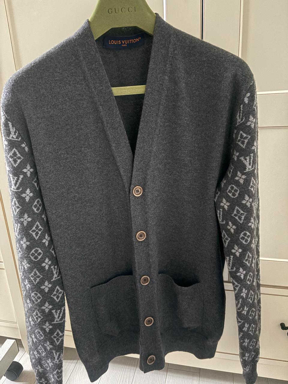 루이비통 모노그램 캐시미어 가디건 M 백화점판