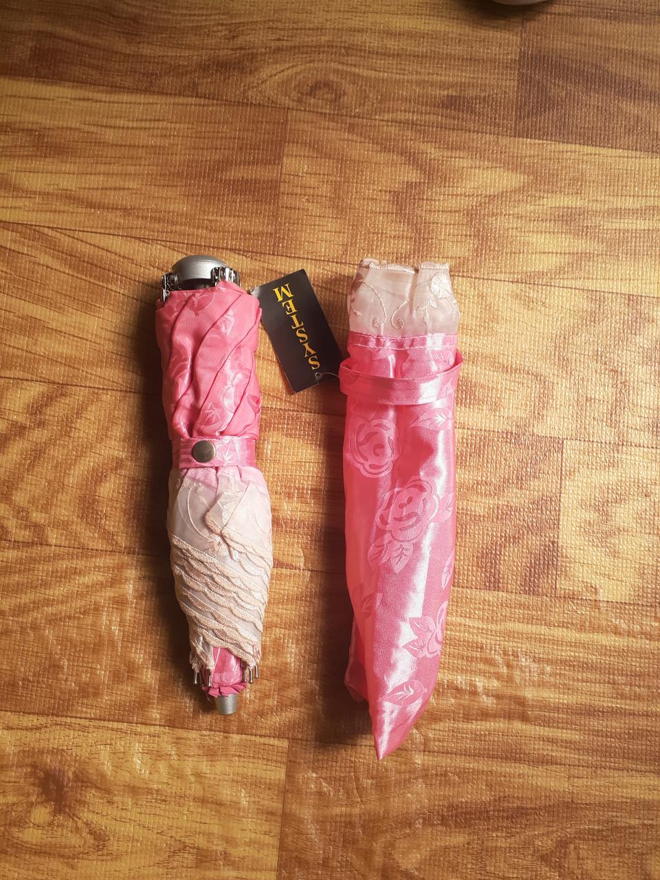 SYSTEM 브랜드의 분홍색 장미 패턴 우산입니다레이스 장식이 돋보이며