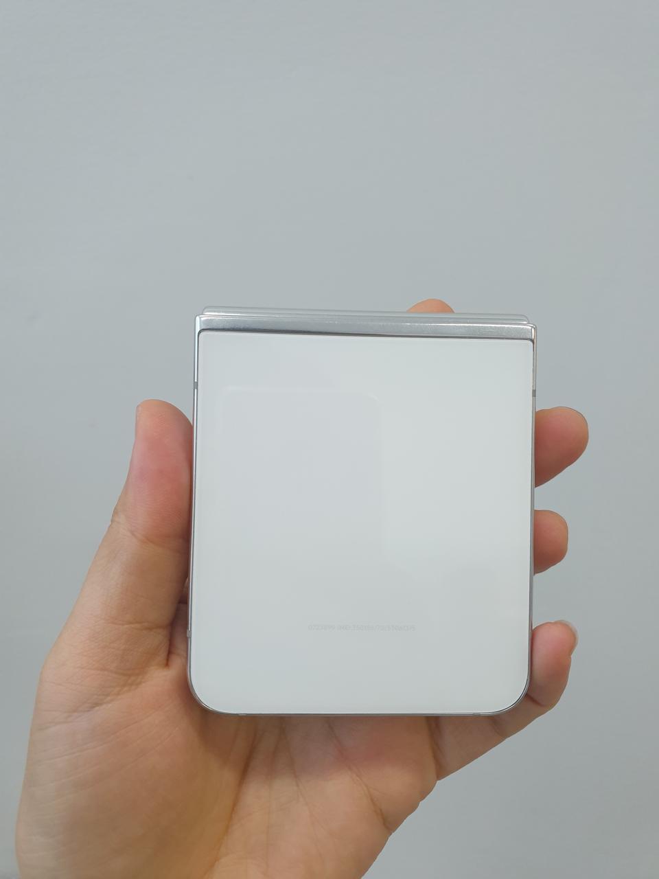 AA급)무잔상 갤럭시 Z플립5 256기가 화이트 304