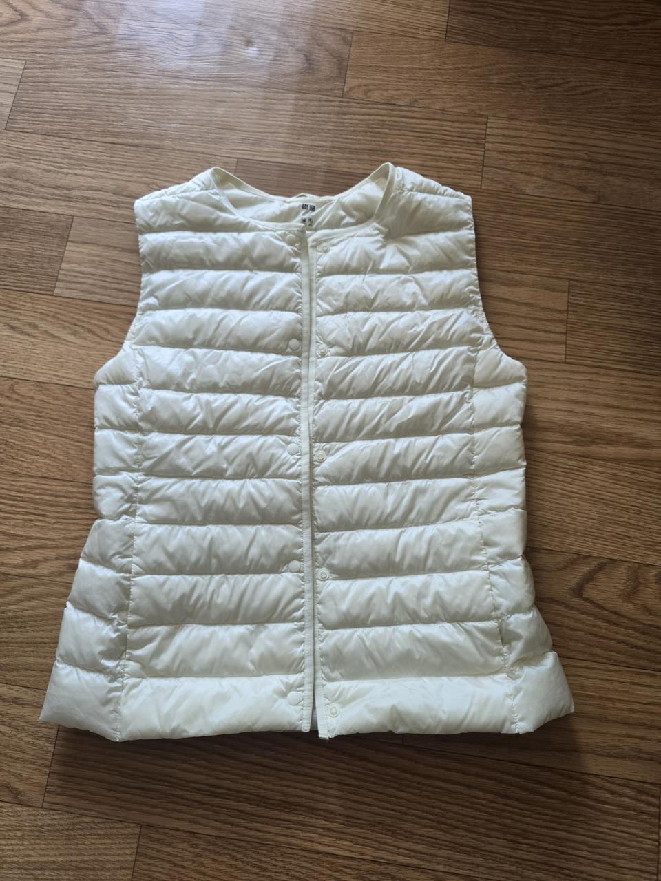 유니클로 패딩 조끼 ㅡS. M