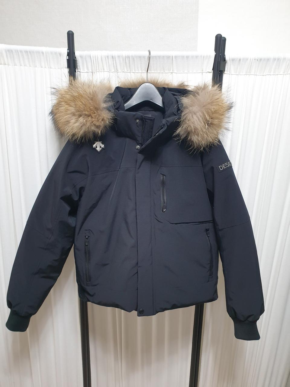 데상트 스키 애슬레져 라쿤퍼 후드 봄버 숏 덕다운 점퍼/90/66