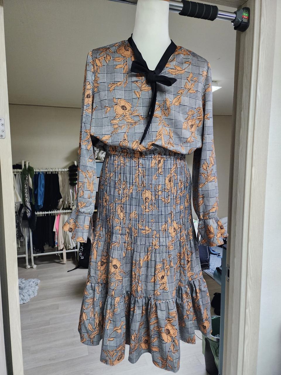 나무그림 플라워 체크 롱 원피스