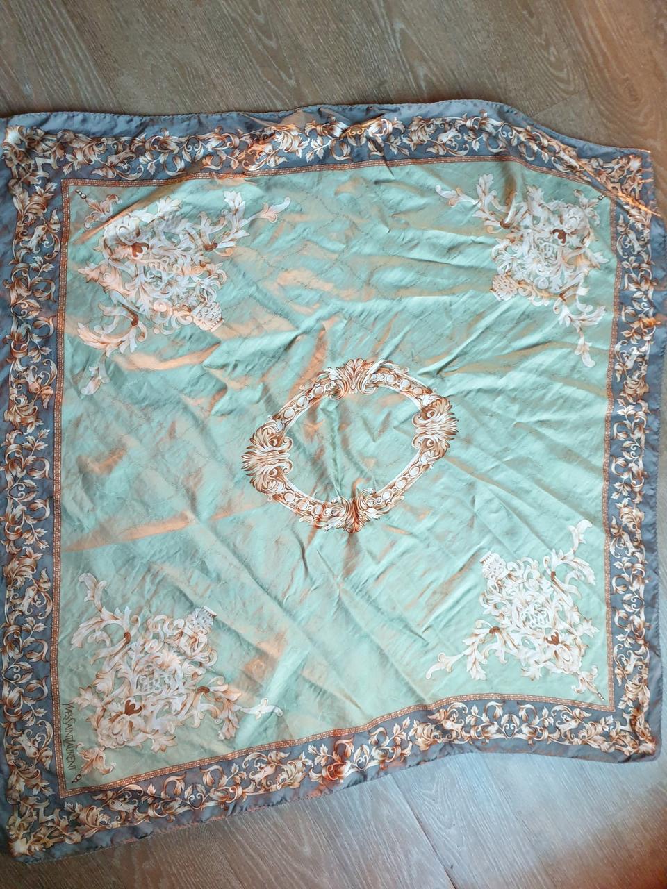 명품 입생로랑(정품)오리엔탈무드 럭셔리한 디자인 실크스카프 머플러 목도리