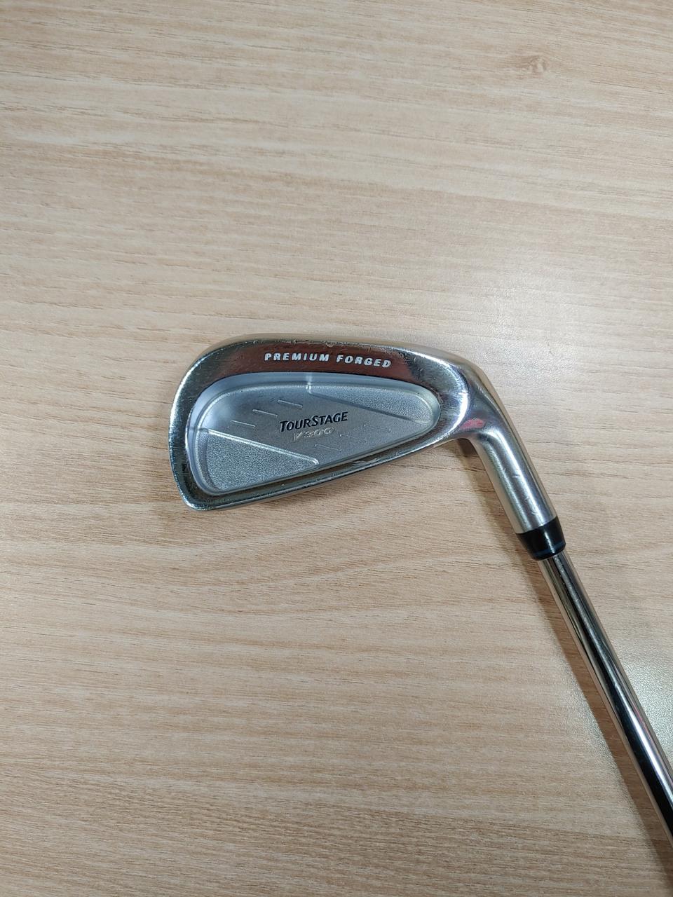 투어스테이지 V300 단조 4번 아이언 (R)