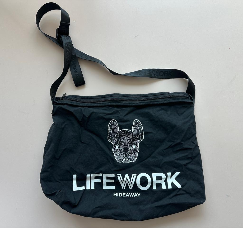 라이프워크 크로스백 가방 팝니다!