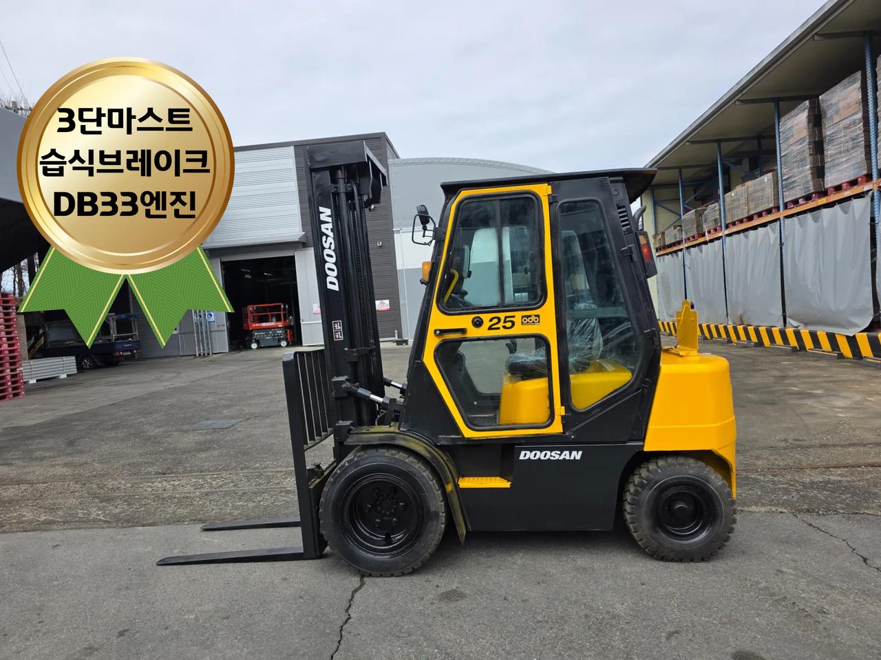 두산 D25S-3 2.5톤 3단마스트 더블타이어 디젤지게차 특A급