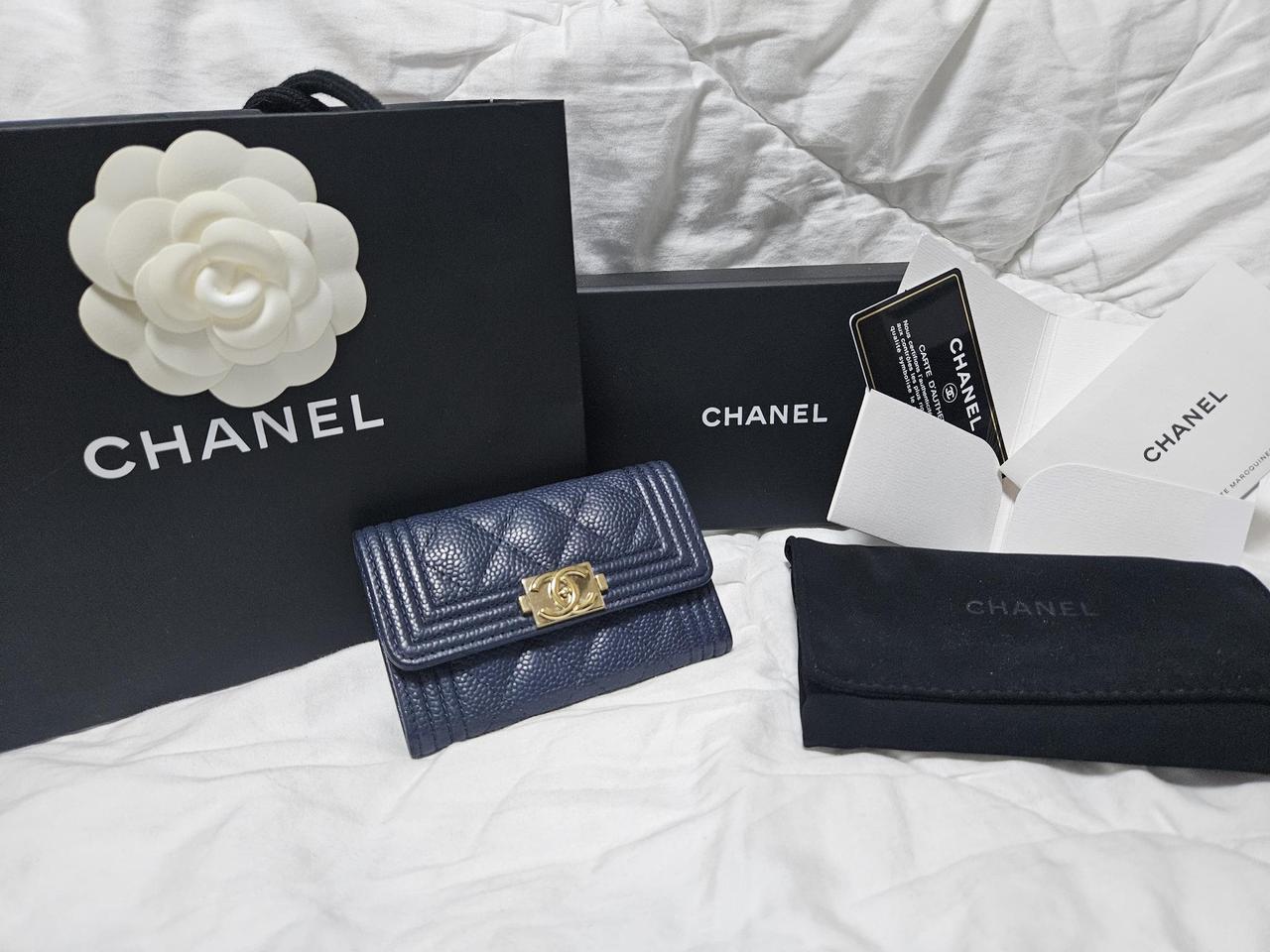 샤넬 보이 캐비어 카드지갑 네이비 샴페인골드 풀박스