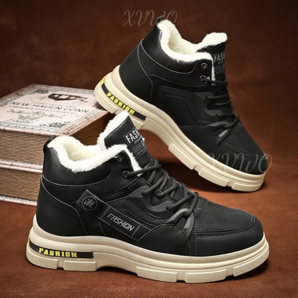 겨울에 따뜻하게 신을 수 있는 털 안감 하이탑 운동화입니다 검정 색상으로