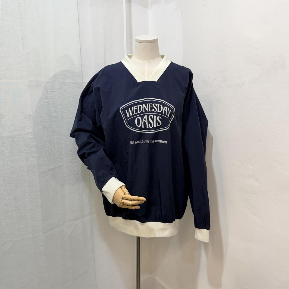 웬즈데이오아시스 바스락 나일론 브이넥맨투맨 4226