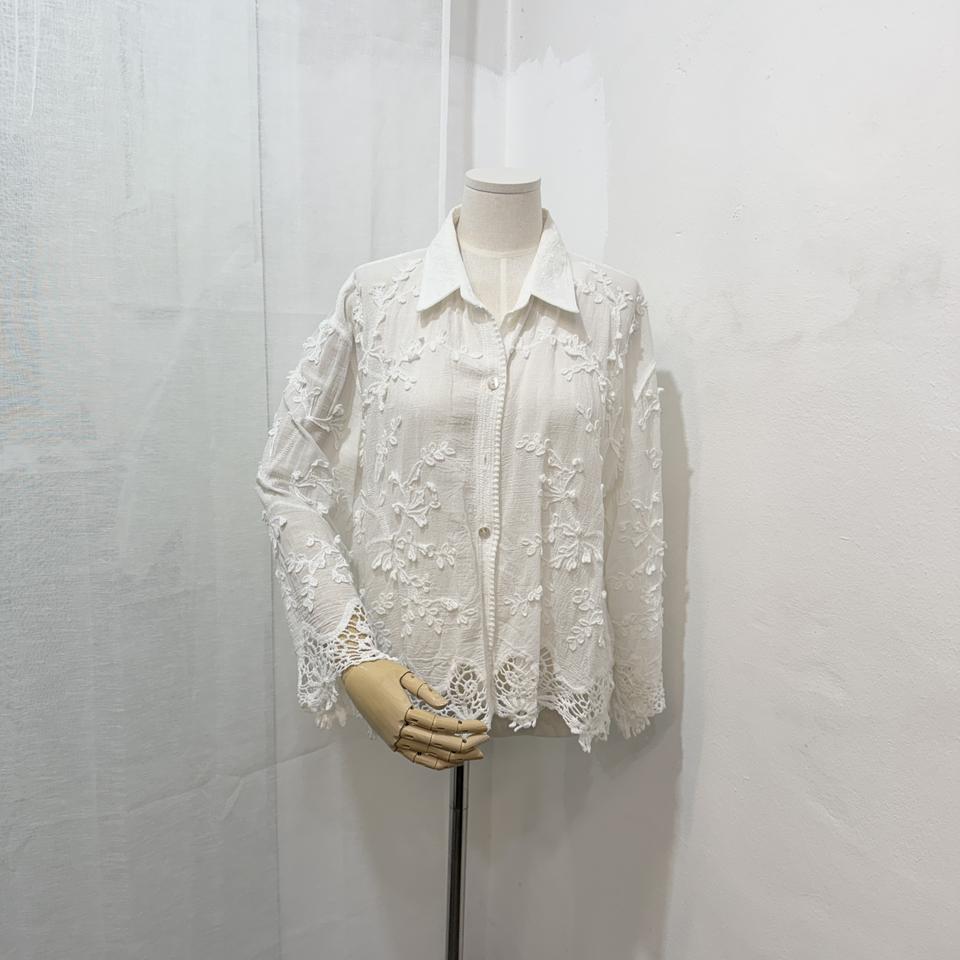 화이트 코사쥬 레이스 카라셔츠 블라우스 4239