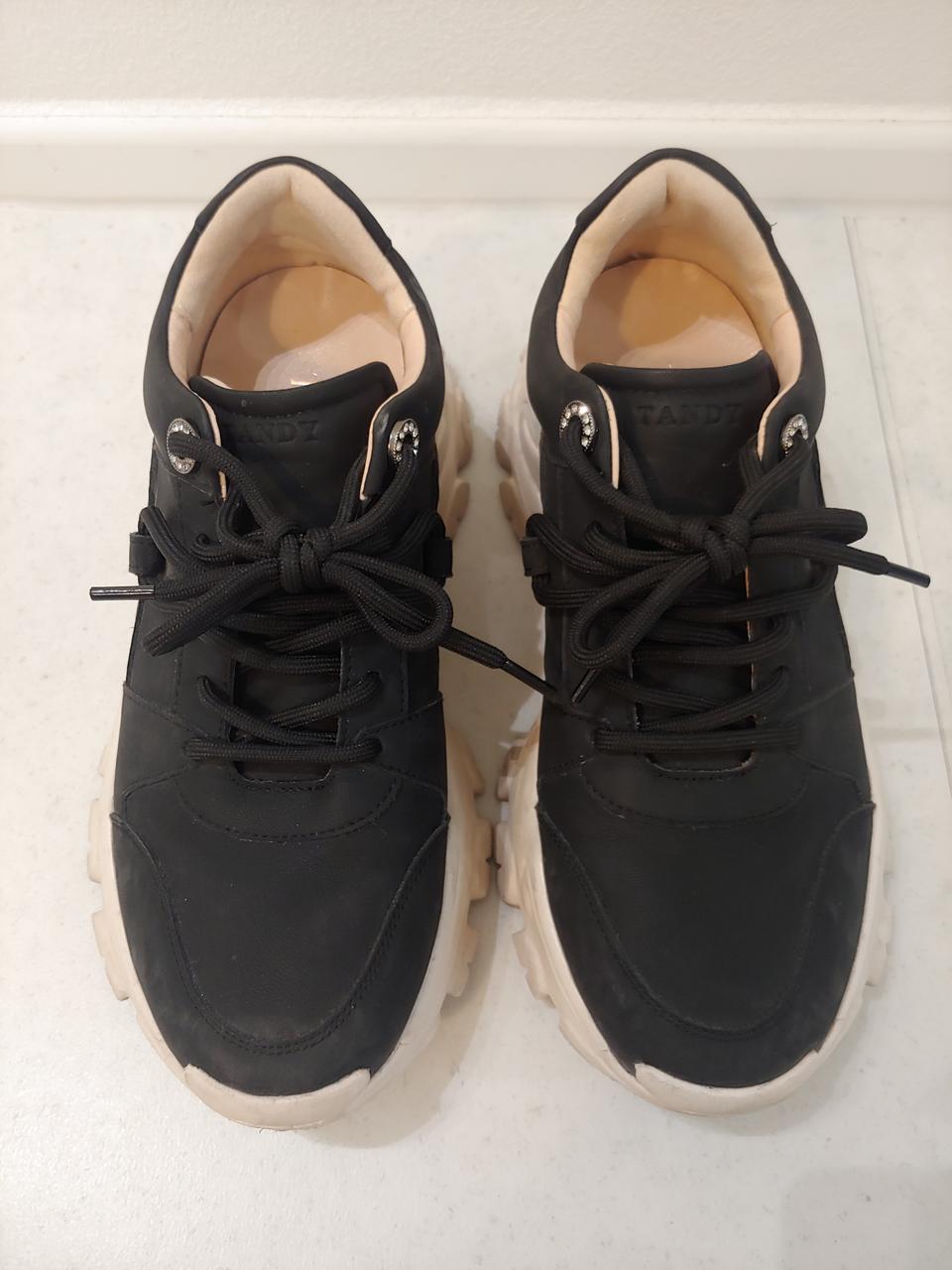 탠디 여성 스니커즈