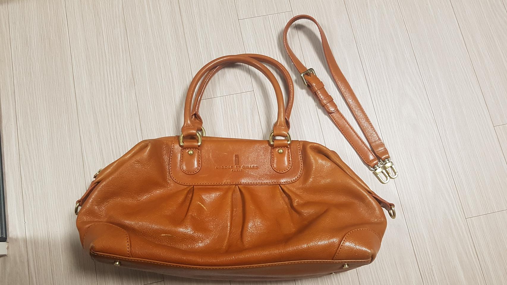 여성 손가방 황토색 (흠확인)