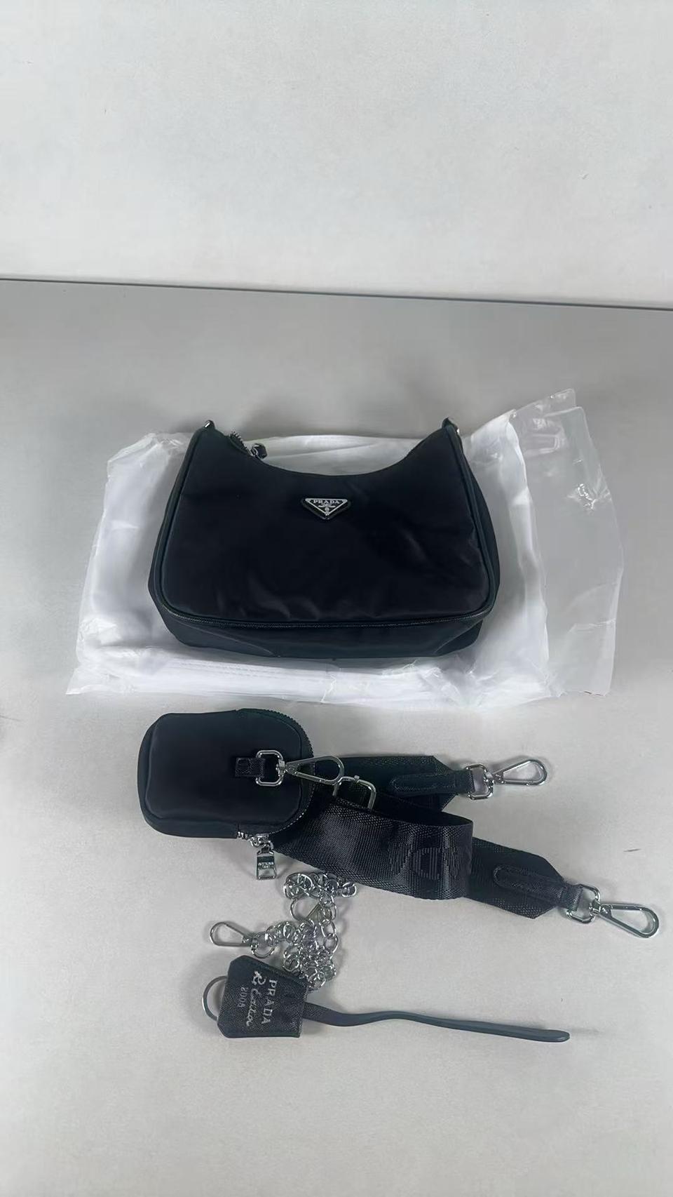 프라다 테수토st 나일론 백