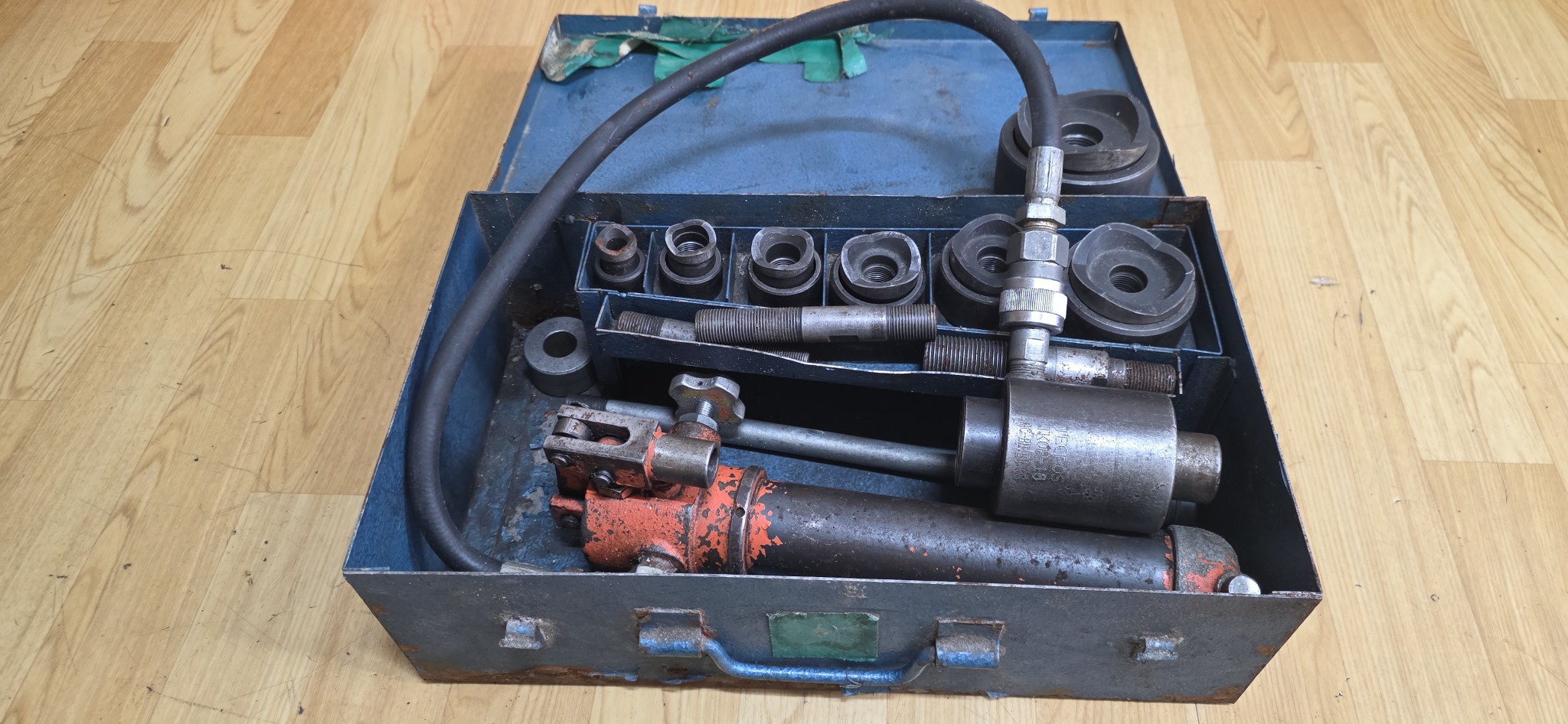 유압천공기 철판천공기