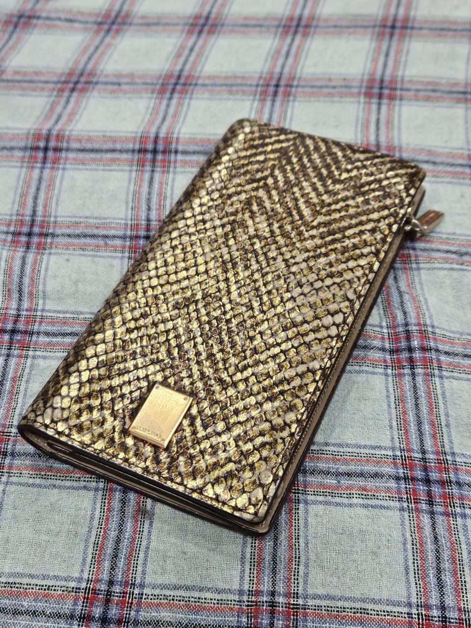 쿠론(COURONNE) 골드 뱀피무늬 장지갑