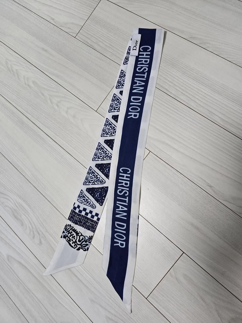 디올 스카프 운포