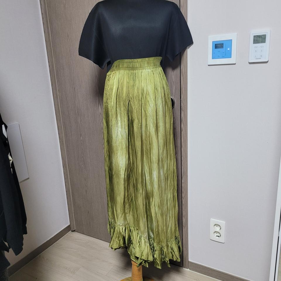 자라 하늘하늘한 언발란스 밴딩 롱 스커트 올리브색