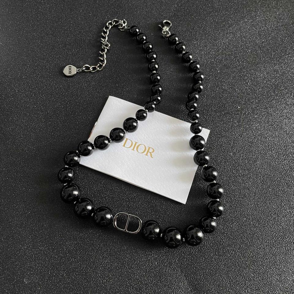 디올 목걸이
