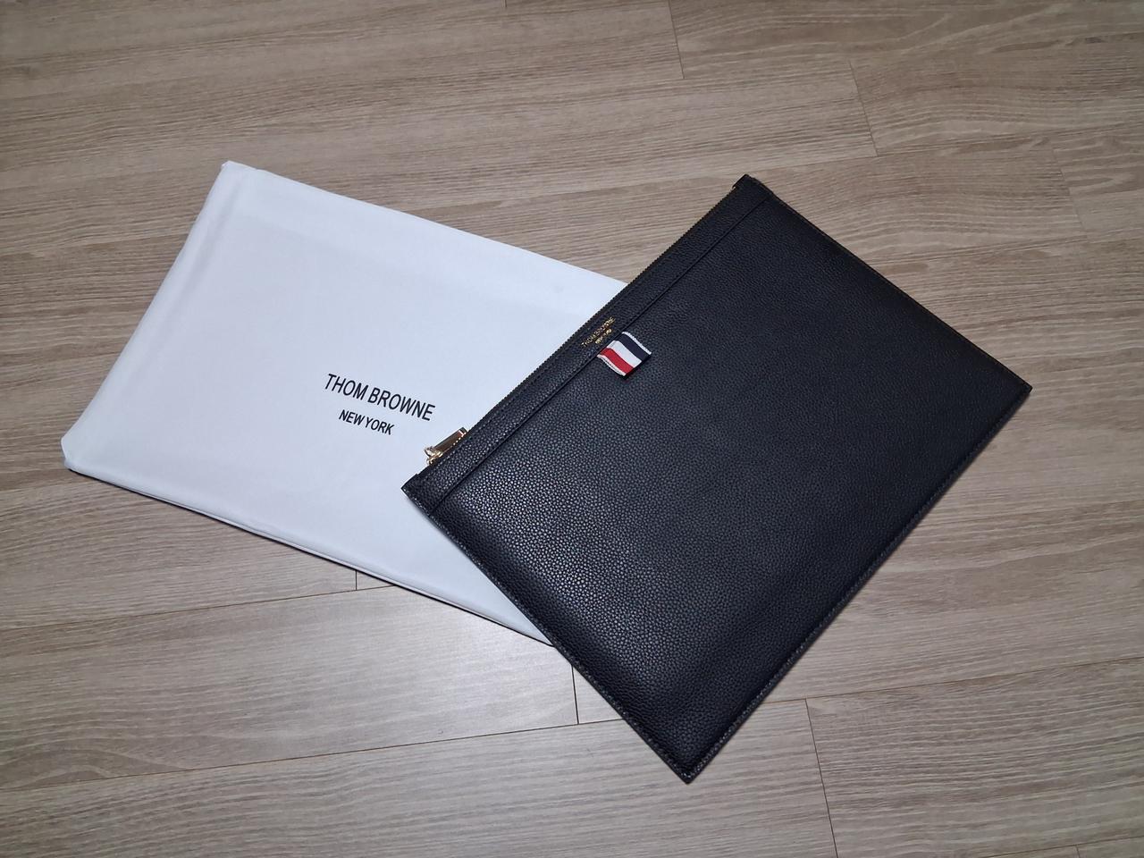 톰브라운 클러치 판매 합니다 (새상품)