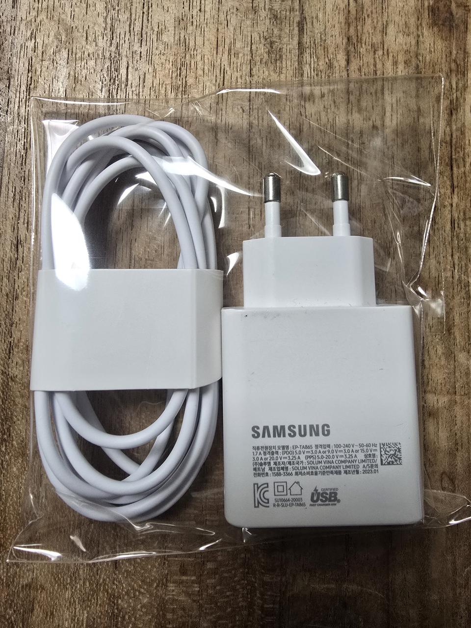 새상품)삼성 65W C타입 초고속충전기+CtoC케이블 핸드폰 노트북충전기
