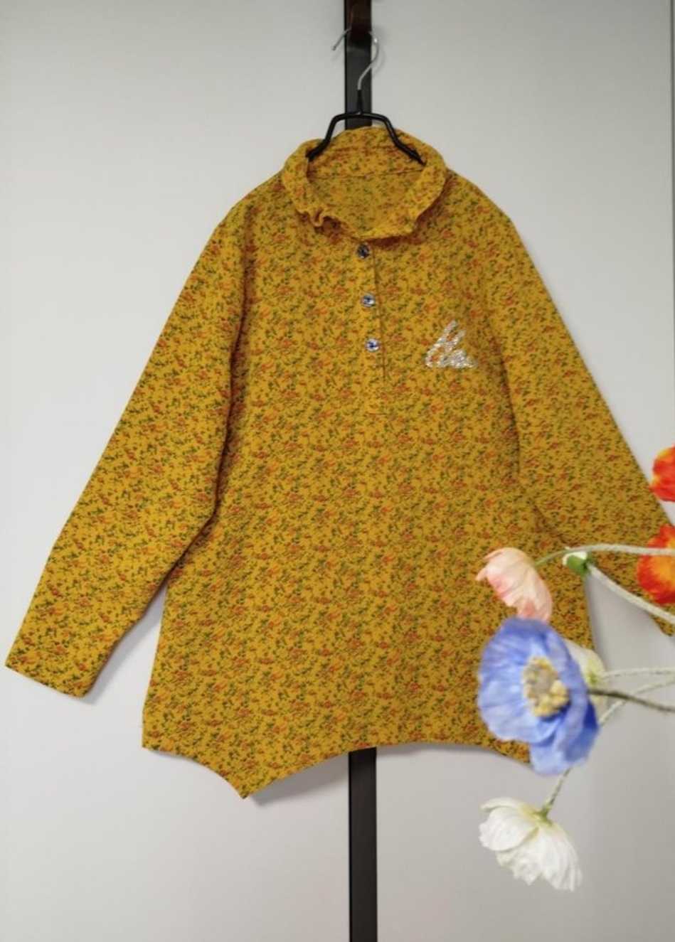 노랑 잔꽃나염 지지미원단 와이어 카라 꽃잎밑단 예쁜 블라우스