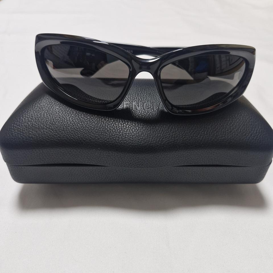 발렌시아가 스위프트 오발 선글라스 블랙