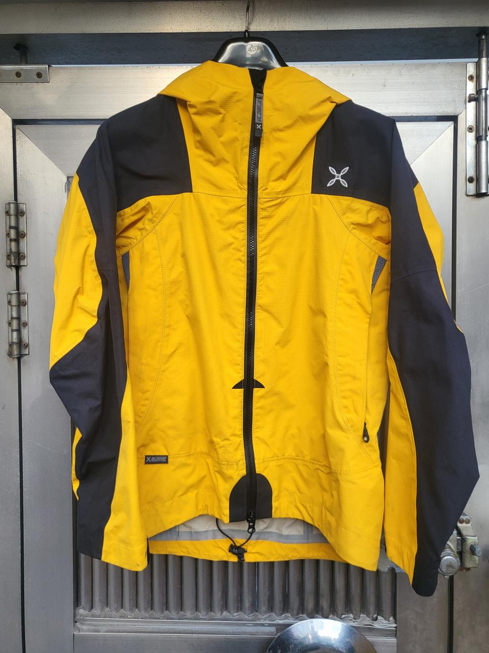 정품 몬츄라 바람막이 등산자켓 95호 상태양호