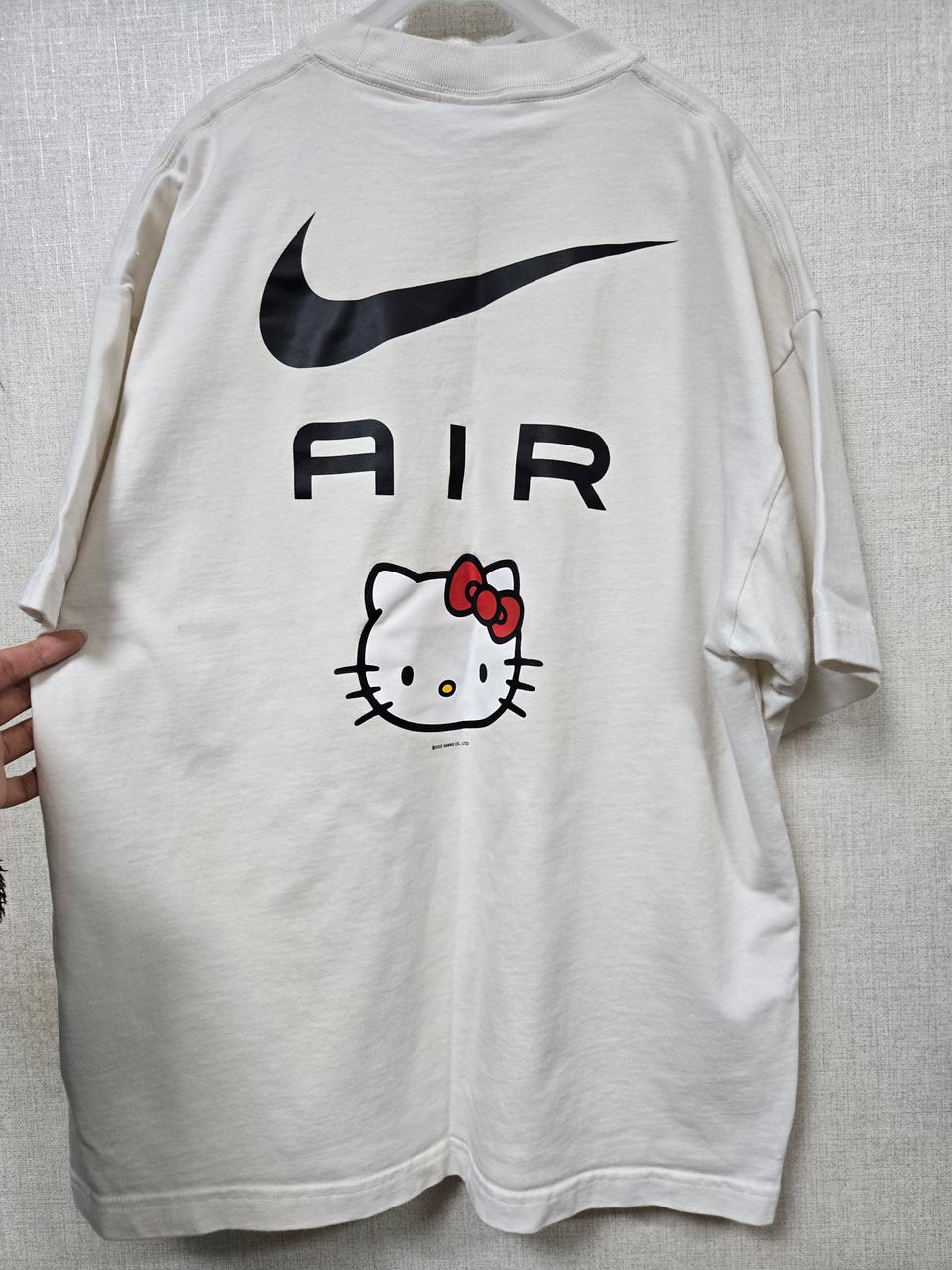 나이키 키티 스우시 화이트 반팔