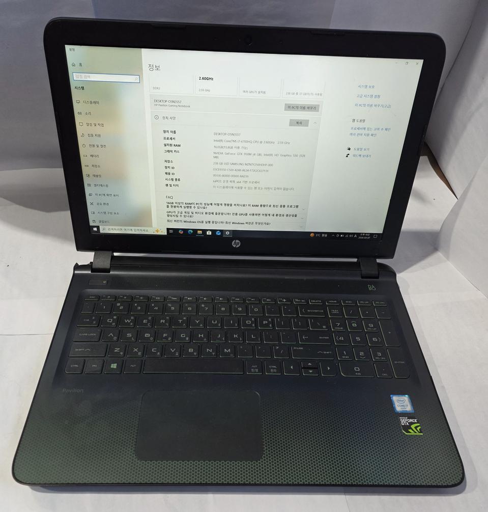 HP 파빌리온 게이밍 노트북 i7 6700 모델입니다.  엔비디아 지포