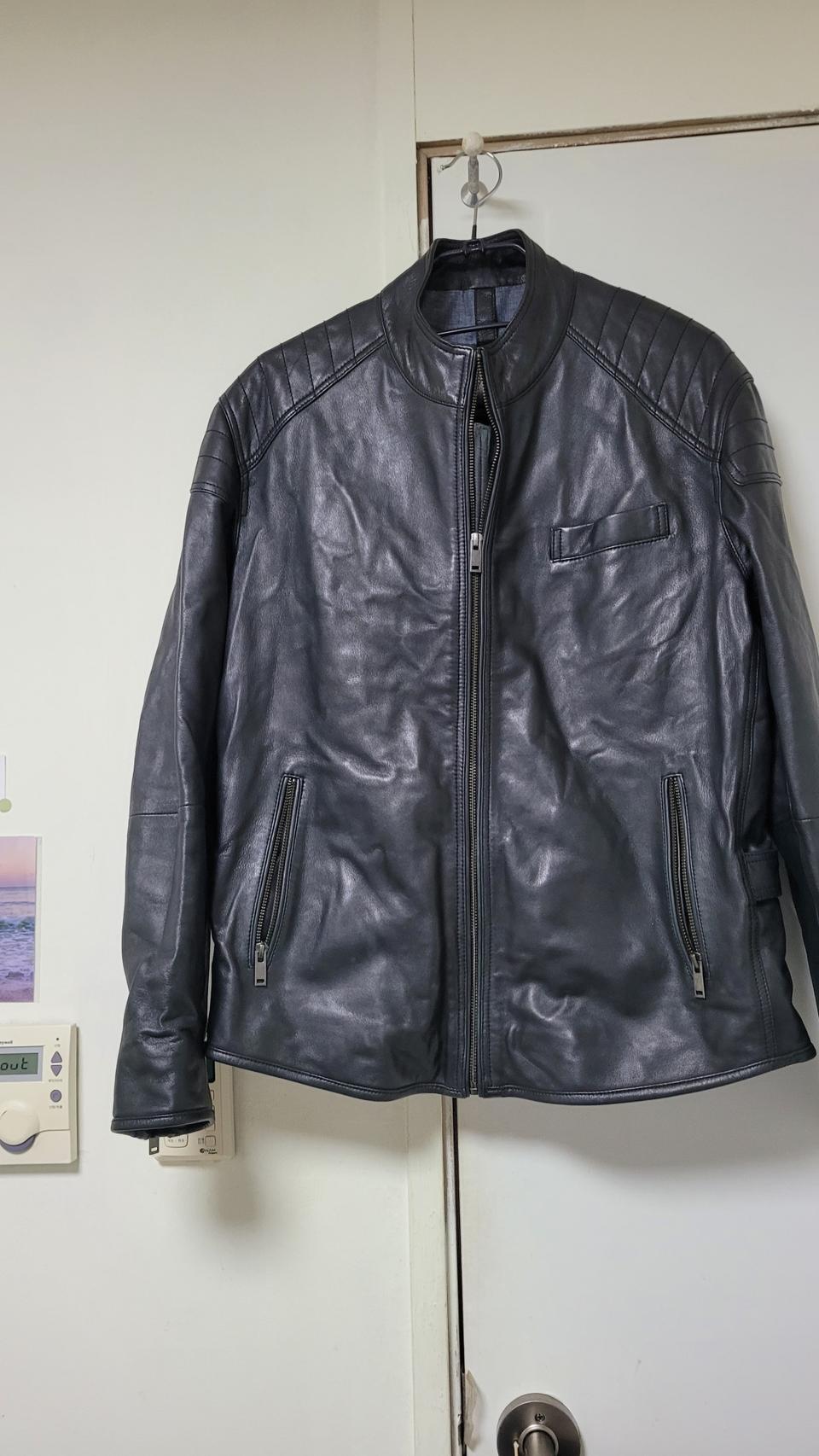 LUOMO 블랙 가죽 자켓입니다사이즈는 105입니다천연 가죽(양)