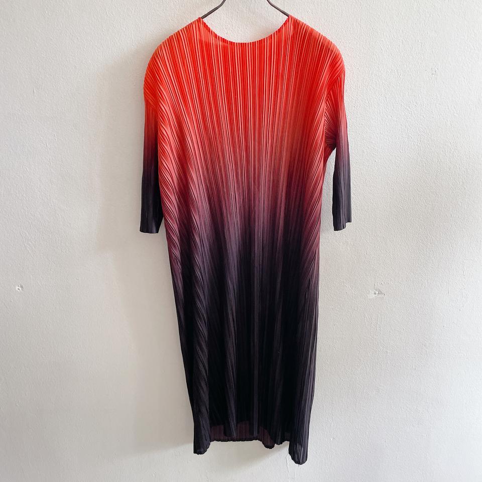 프리) 미착용 그라데이션 플리츠 원피스