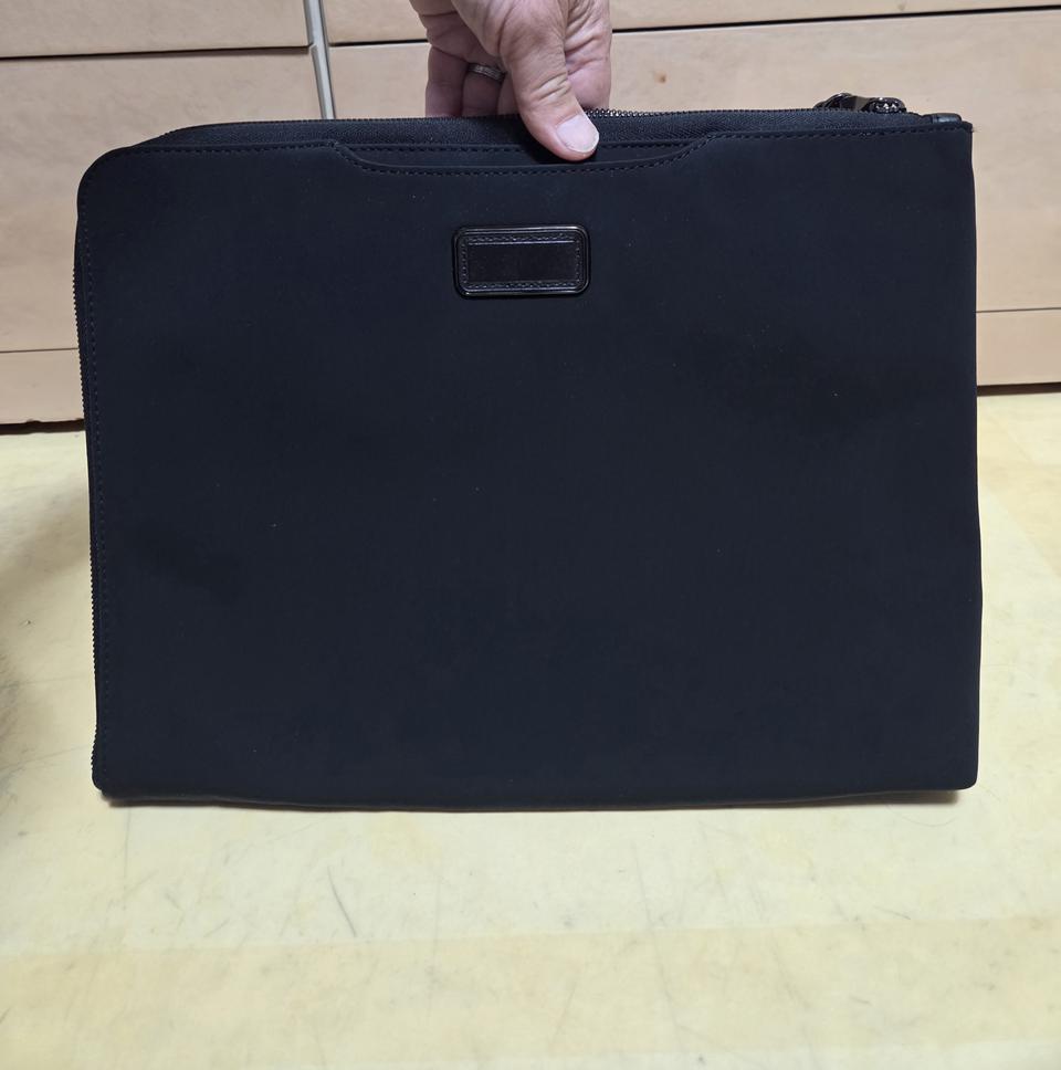 투미 정품 해리슨 프레스톤 포트폴리오 클러치백 거의새제품