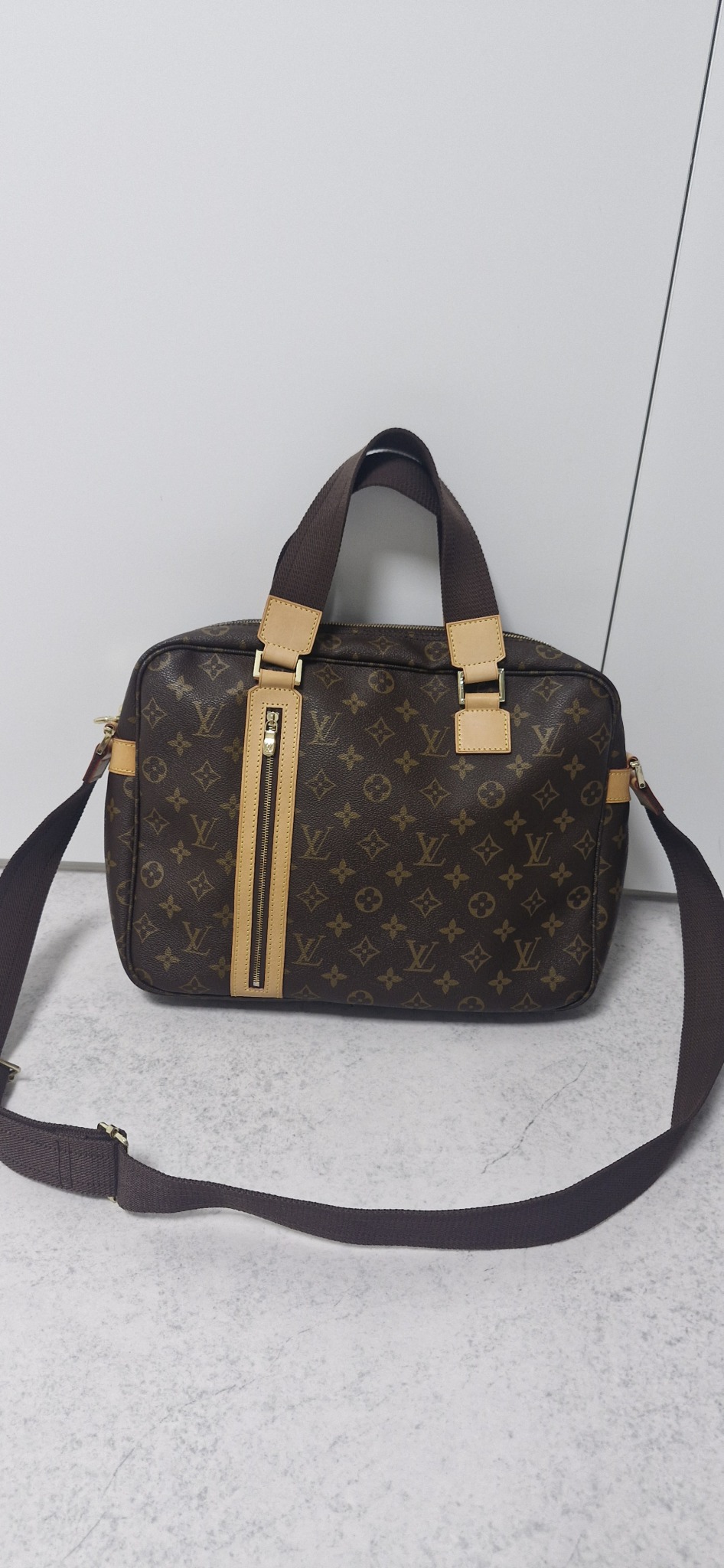 루이비통 삭보스포어 서류가방 /거의새거