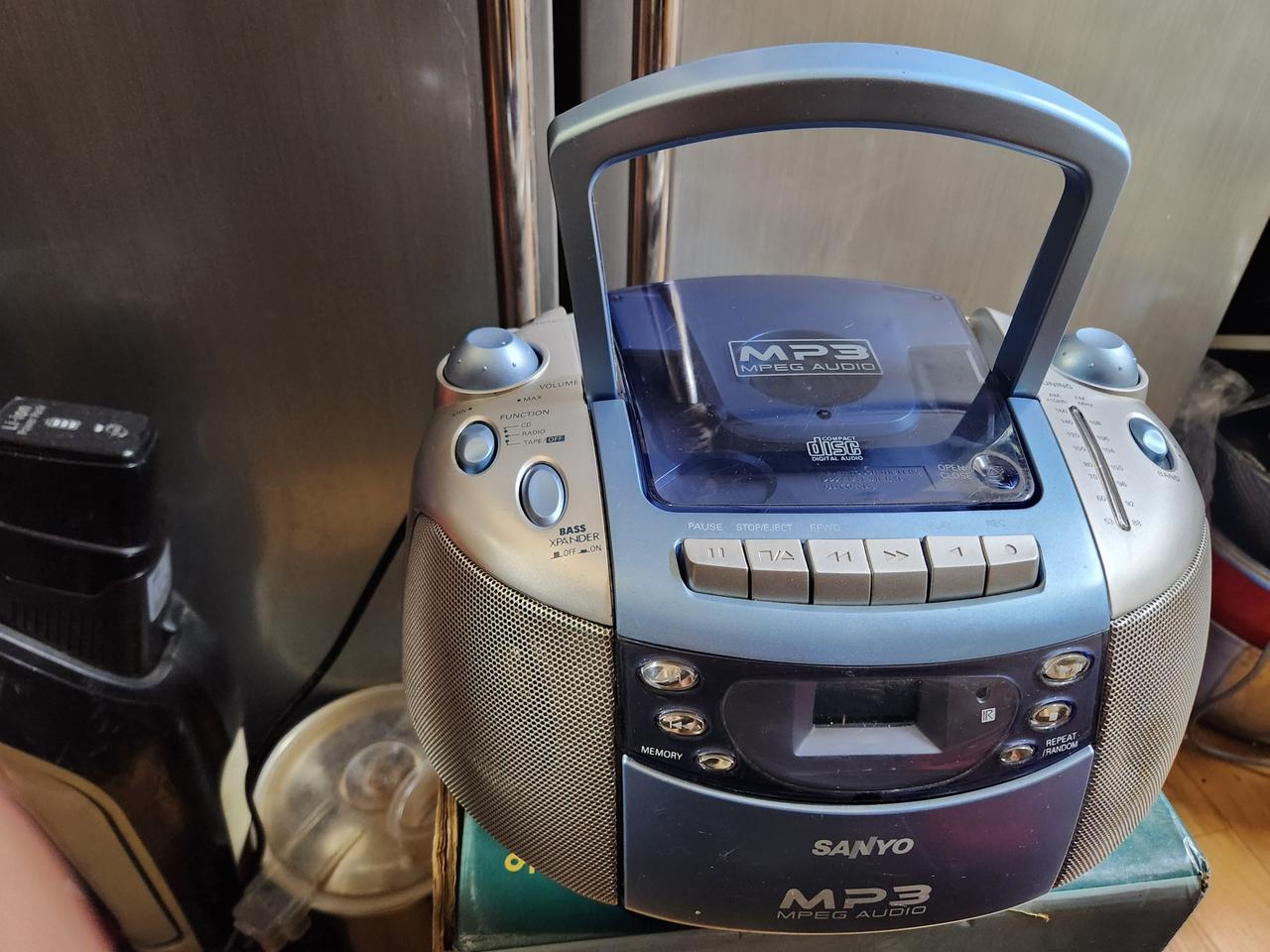 산요 포터블 라디오 시디 카세트 플레이어 MCD-ZX270M 판매합니다