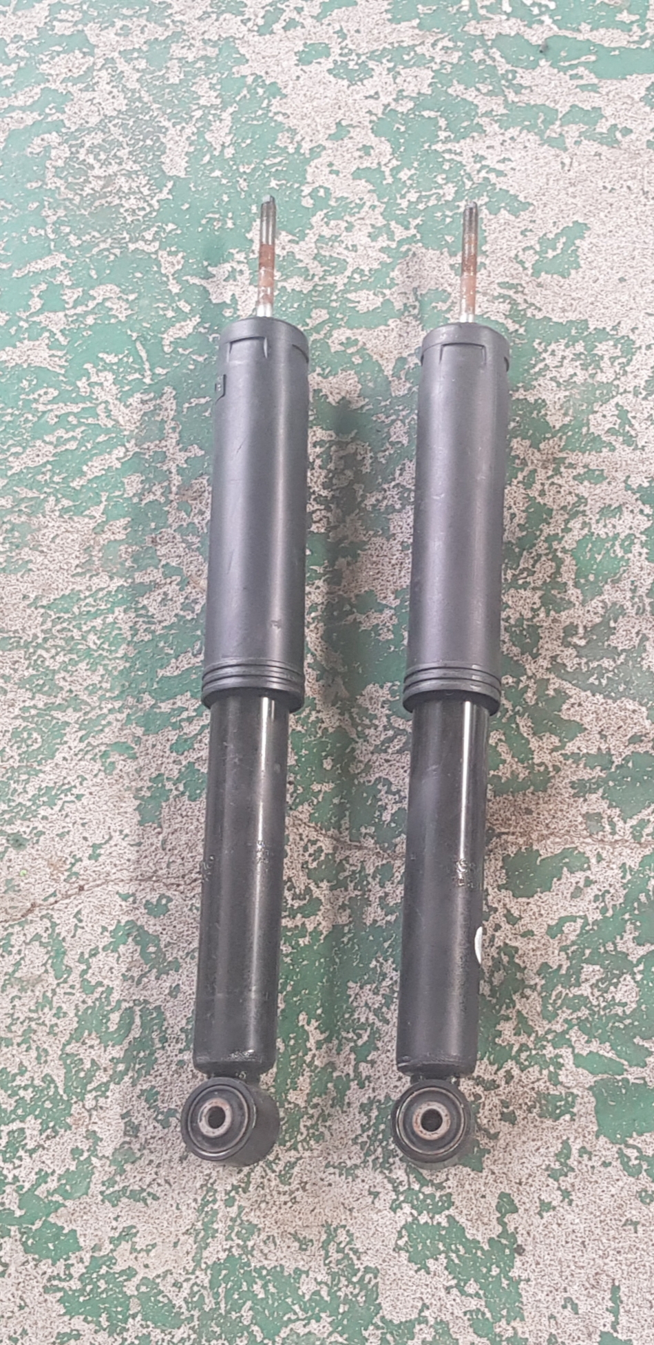 렉스턴스포츠 리어쇼바 양쪽 4륜 순정 신차탈거 보관 팝니다