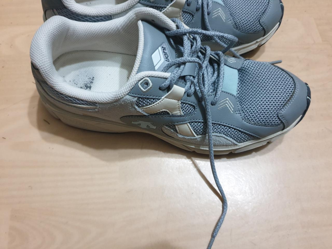 데상트 운동화 275  (270~295)