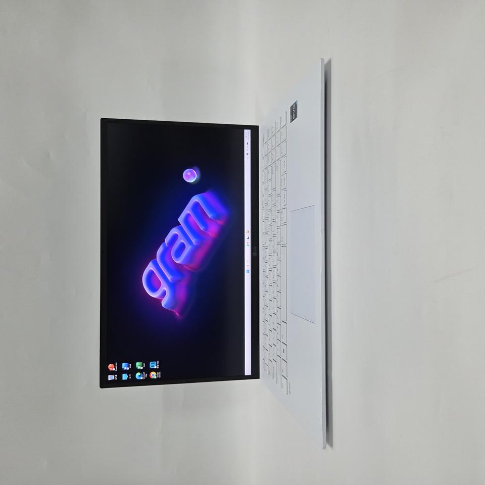 엘지 노트북 i7 그램 화이트 gram 램16G/512G/컨디션굿
