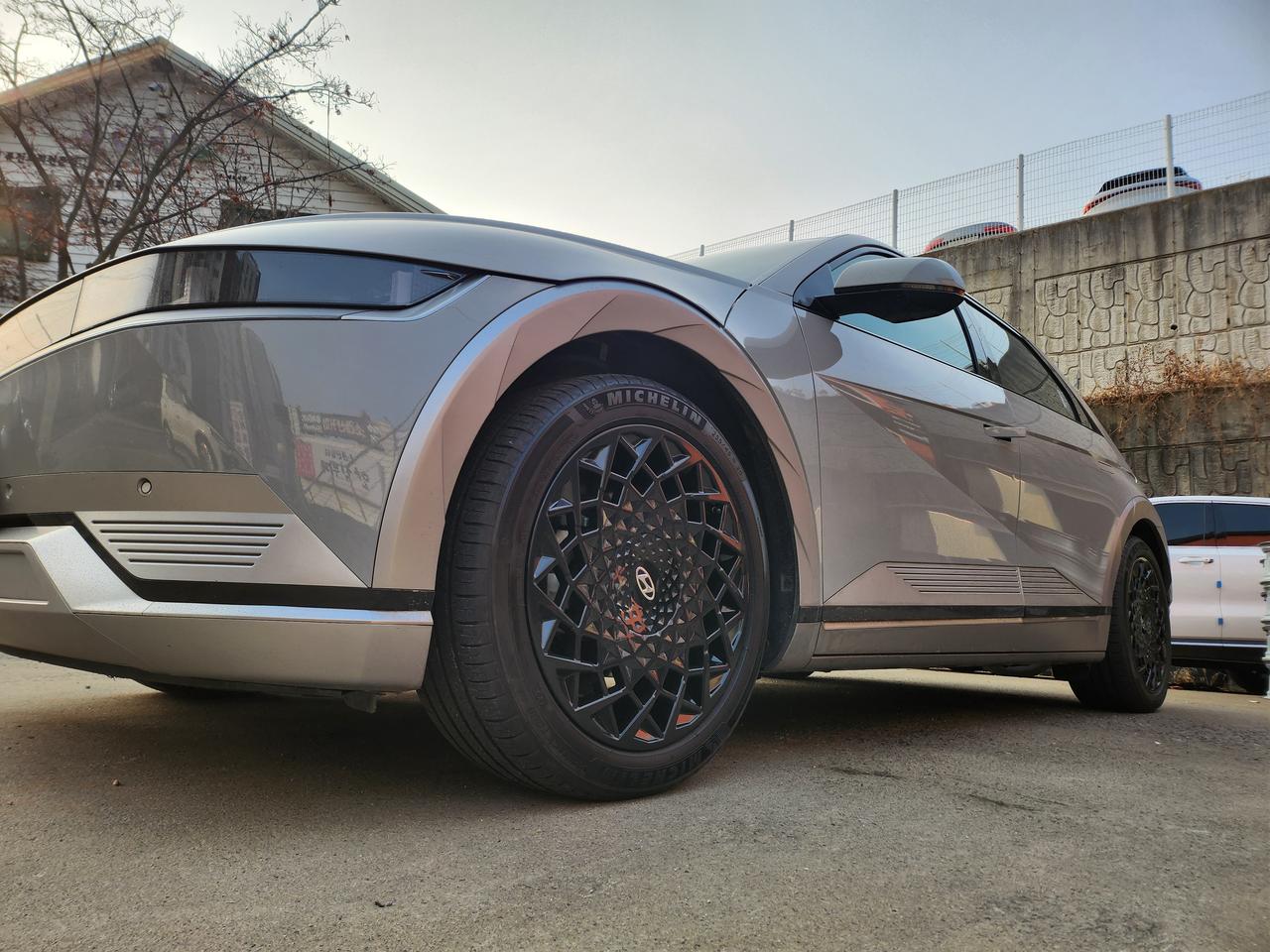 아이오닉5 20인치 블랙휠 순정휠