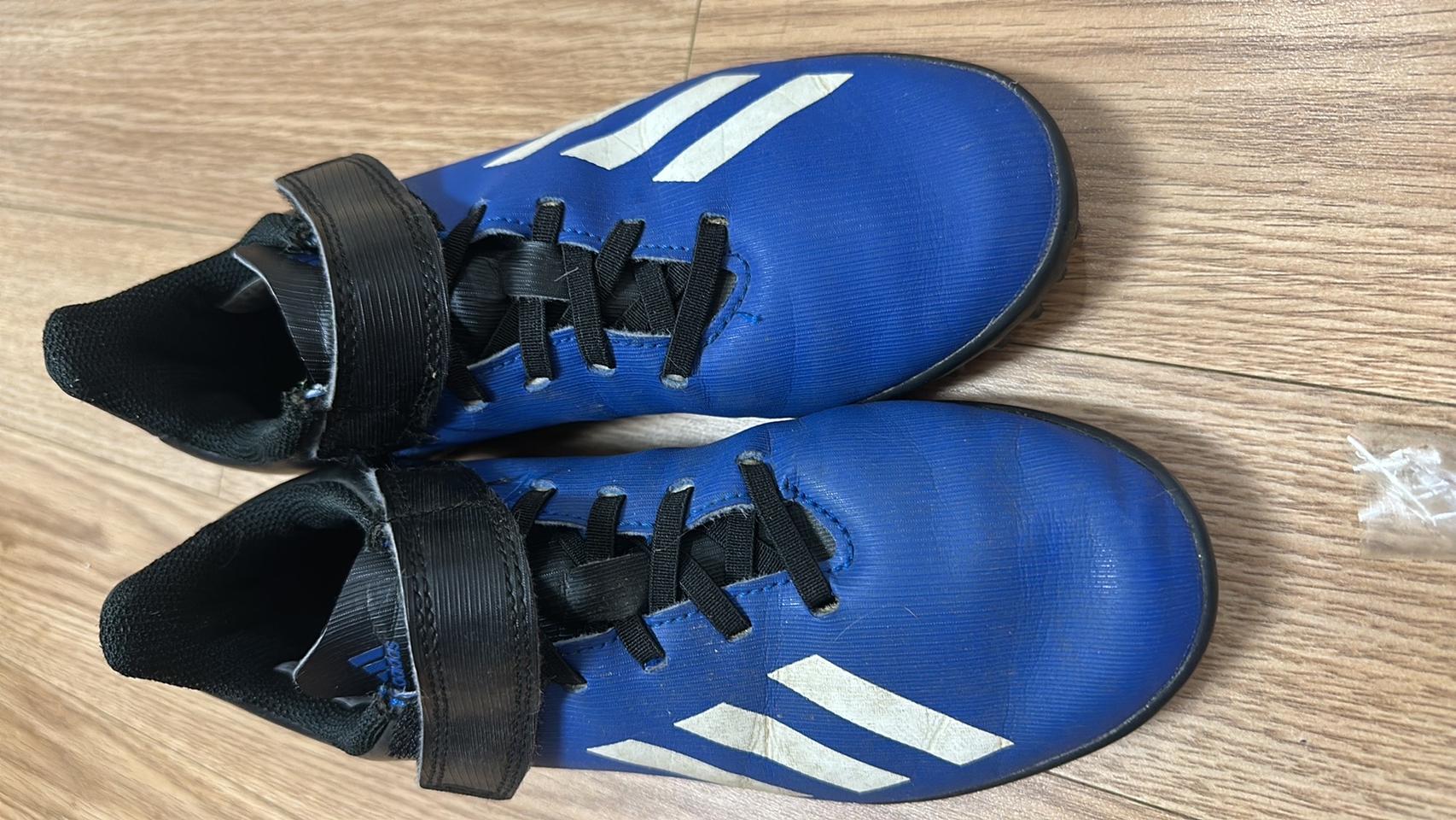 아디다스 키즈 풋살화 축구화 215사이즈