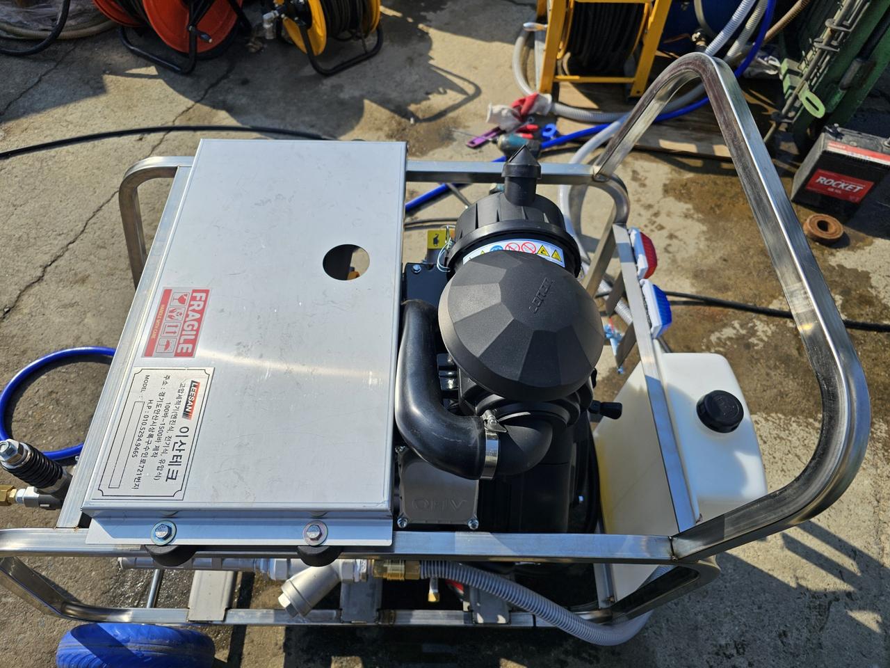 엔진고압세척기 700바15리터 40마력 판매