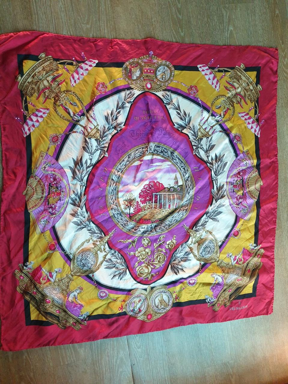 명품 트루사르디(TRUSSARDI 정품)오리엔탈풍의 화사한 실크 스카프 