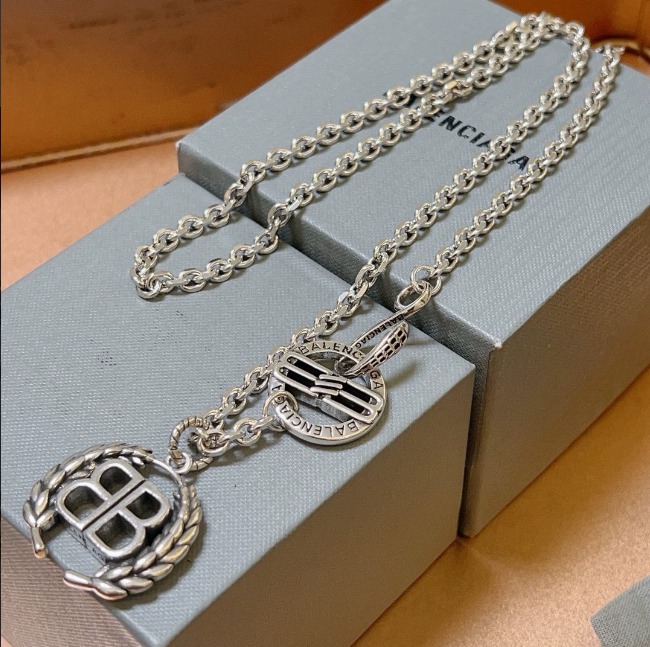 발렌시아가 목걸이