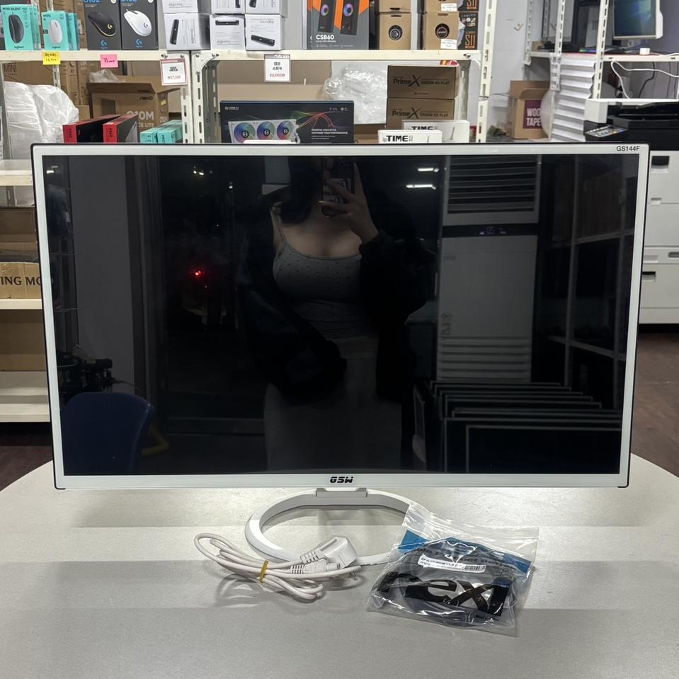 중고 게임용 32인치 144hz 동영상 사무용 모두 가능해요!