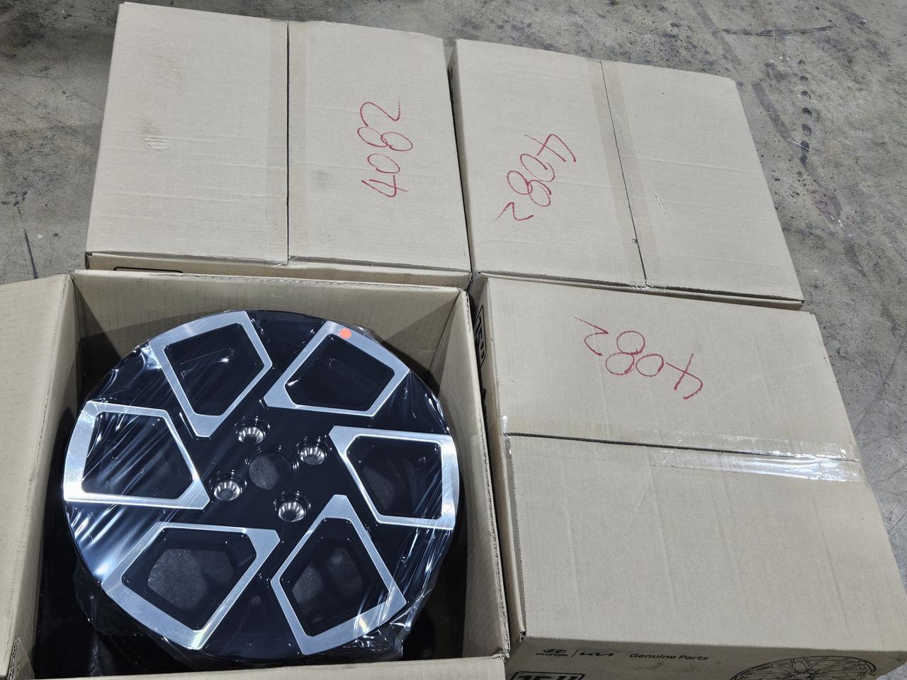 신형 레이 15인치 신품 휠 4개 팝니다