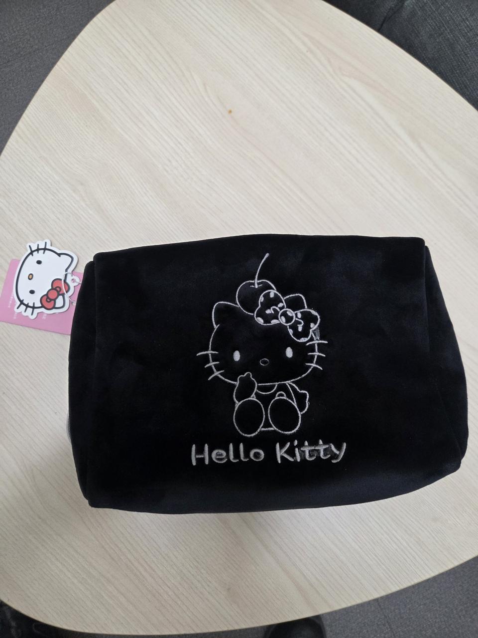 산리오 헬로키티 파우치