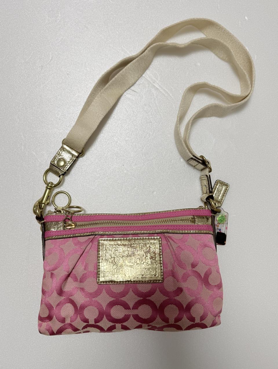 코치 COACH 미니 파우치 숄더백 / 시그니처 핑크 / 가벼운 데일리백