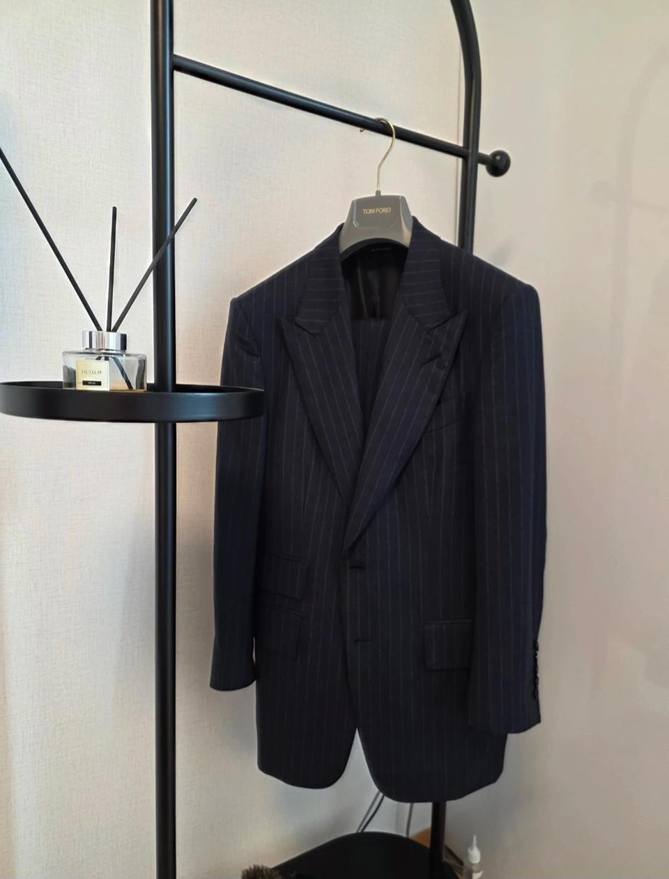 톰포드 쉘튼 48 네이비 핀스트라이프