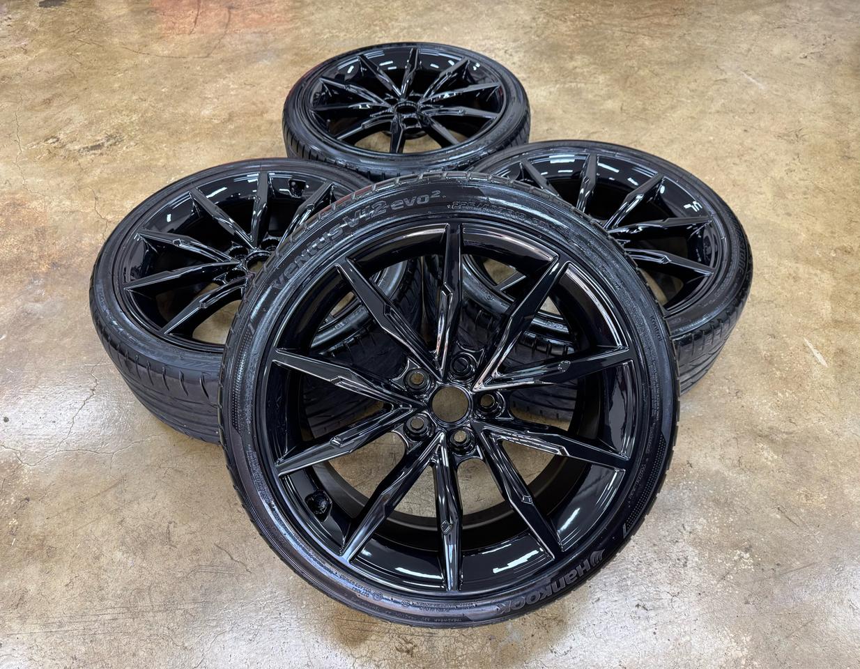 스팅어 튜온 19인치 휠 타이어 팝니다